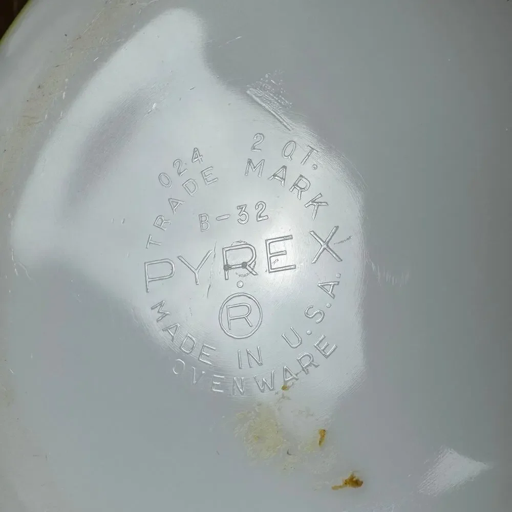 Vintage‎ Pyrex Yellow Green 024 Round 2 Qt Serving Bowl Casserole Dish